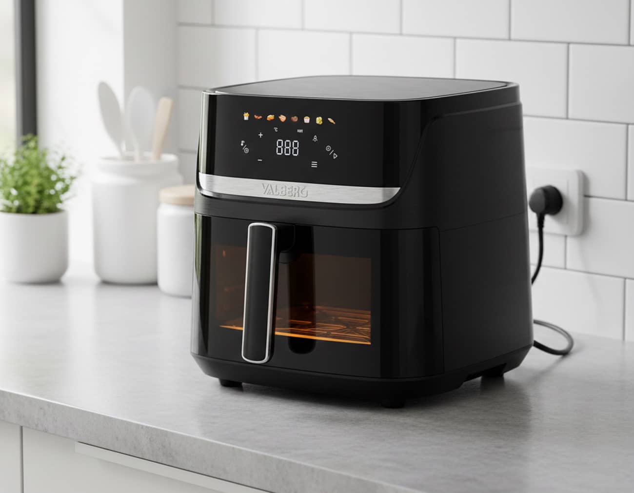 Friteuse sans huile Valberg sur un plan de travail (Crédit Alex.I)