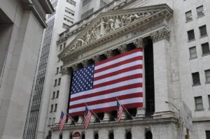 Droits de douane et Bourse : Trump accusé de manipuler les marchés